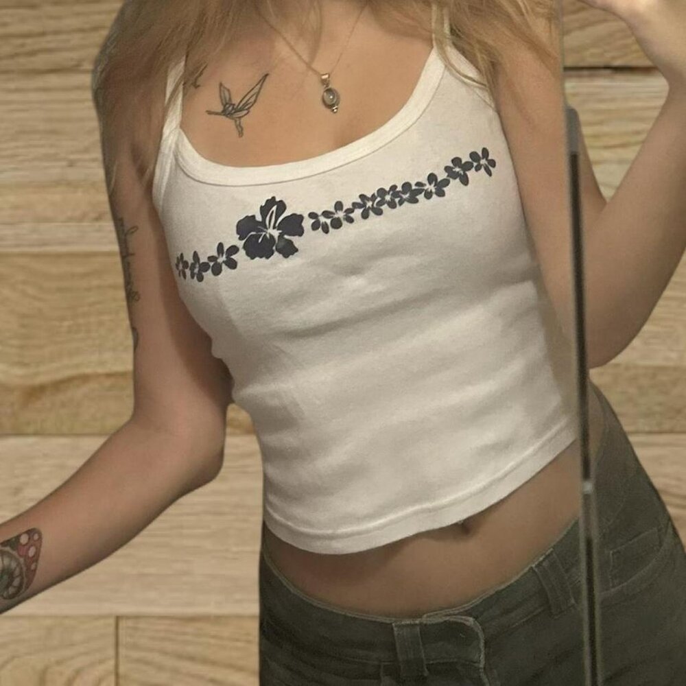 4/$20 DEAL -- Cotton T. Hawaii y2k hibiscus floral tank top black & white small